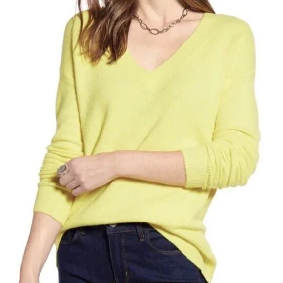Banana Republic Citrus Yellow Merino Wool V-Neck Sweater Size Medium - Picture 1 of 5